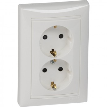 Розеточный блок LEGRAND Valena немецкий стандарт 2х2К+3 с защитными шторками укомплектованный белый Розеточный блок LEGRAND Valena немецкий стандарт 2х2К+3 с защитными шторками укомплектованный белый